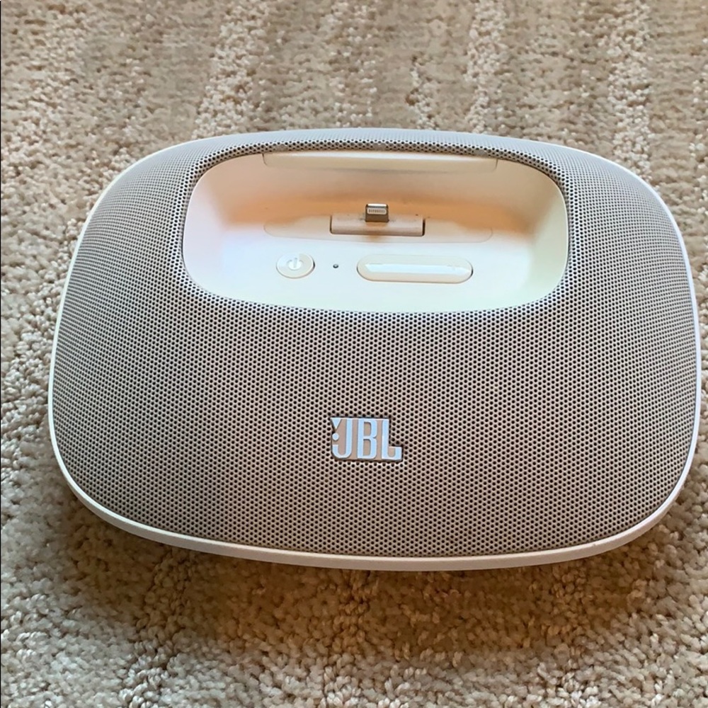 JBL OnBeat Speaker Dock for iPhone and iPod